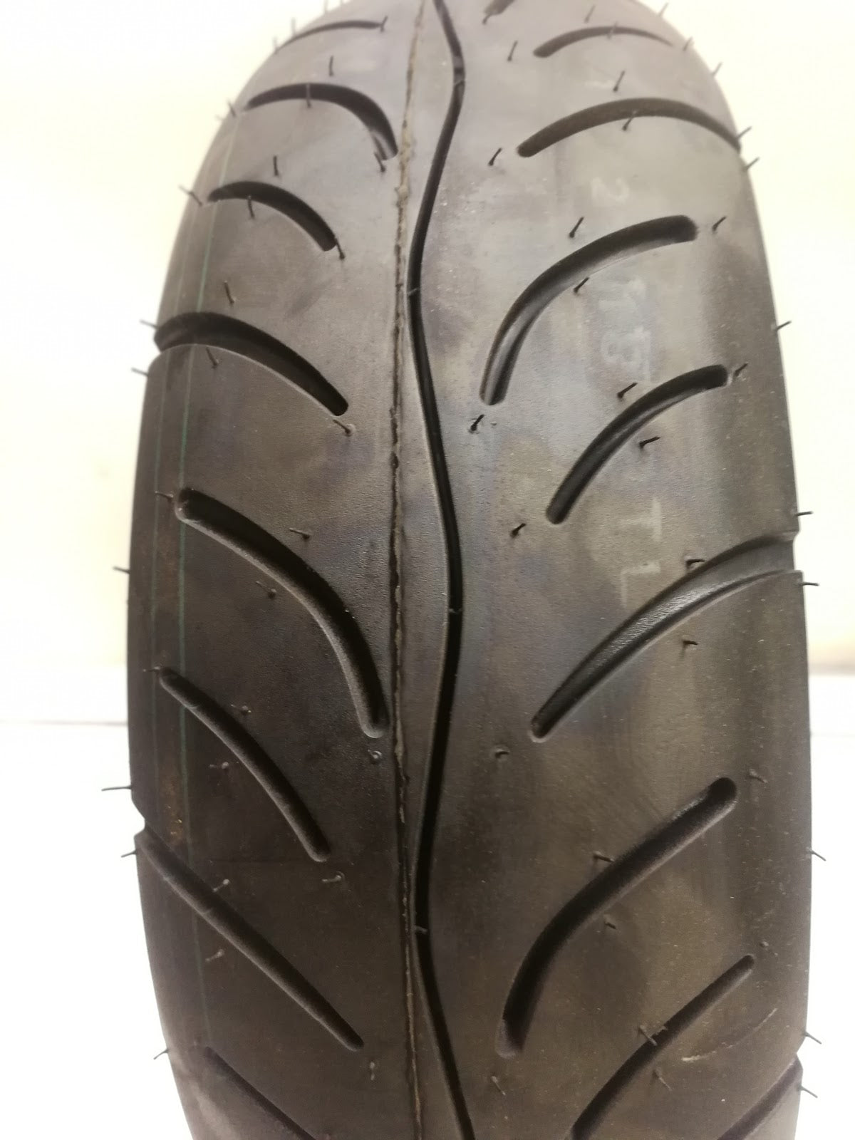 Tubeless Tire 130 / 70 - 12 P132A